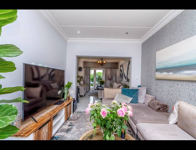 3 BEDROOM TOWNHOUSE TO LET IN BRYANSTON